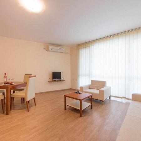 Gt Riviera Fort Beach Apartments Ravda Bagian luar foto