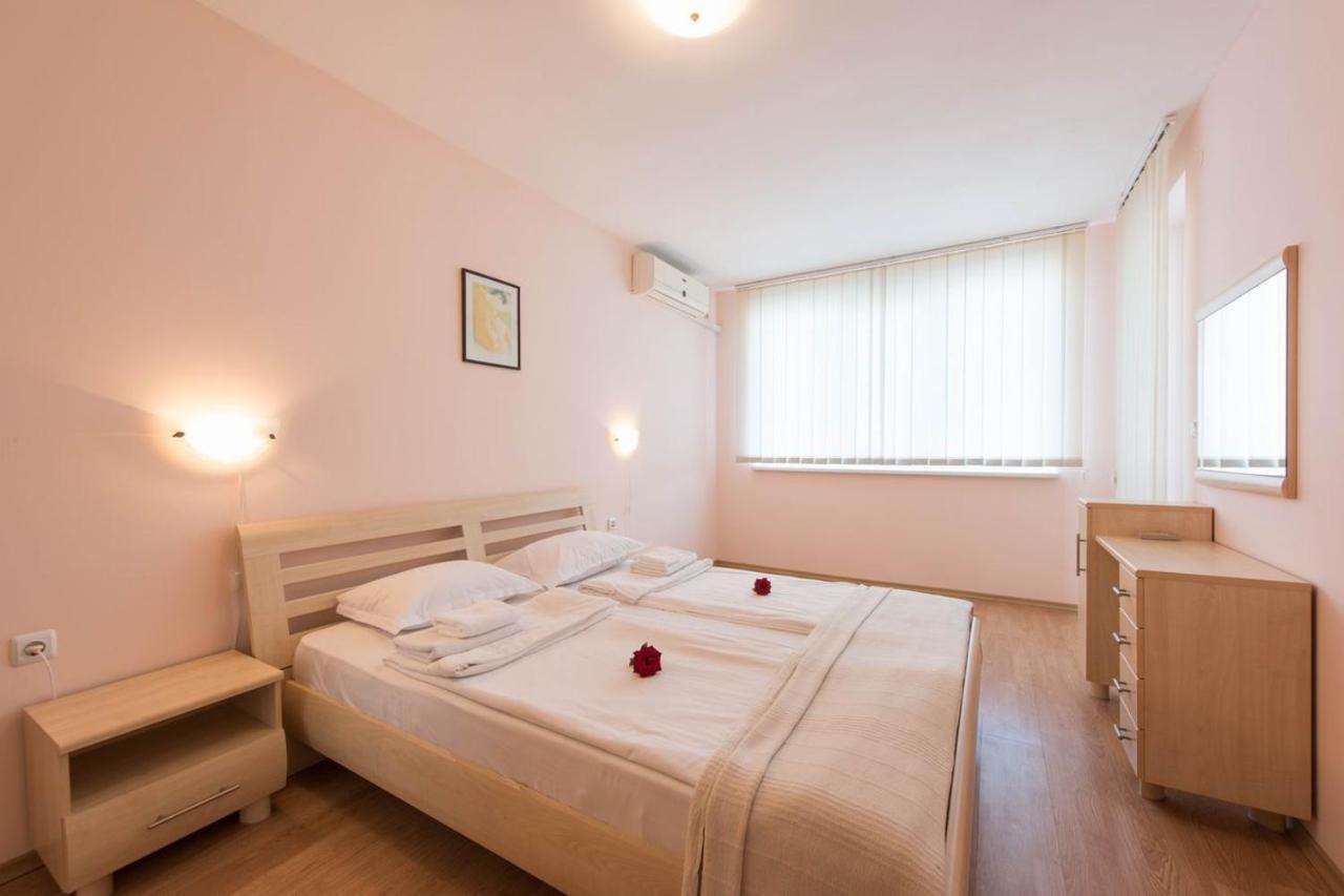 Gt Riviera Fort Beach Apartments Ravda Bagian luar foto