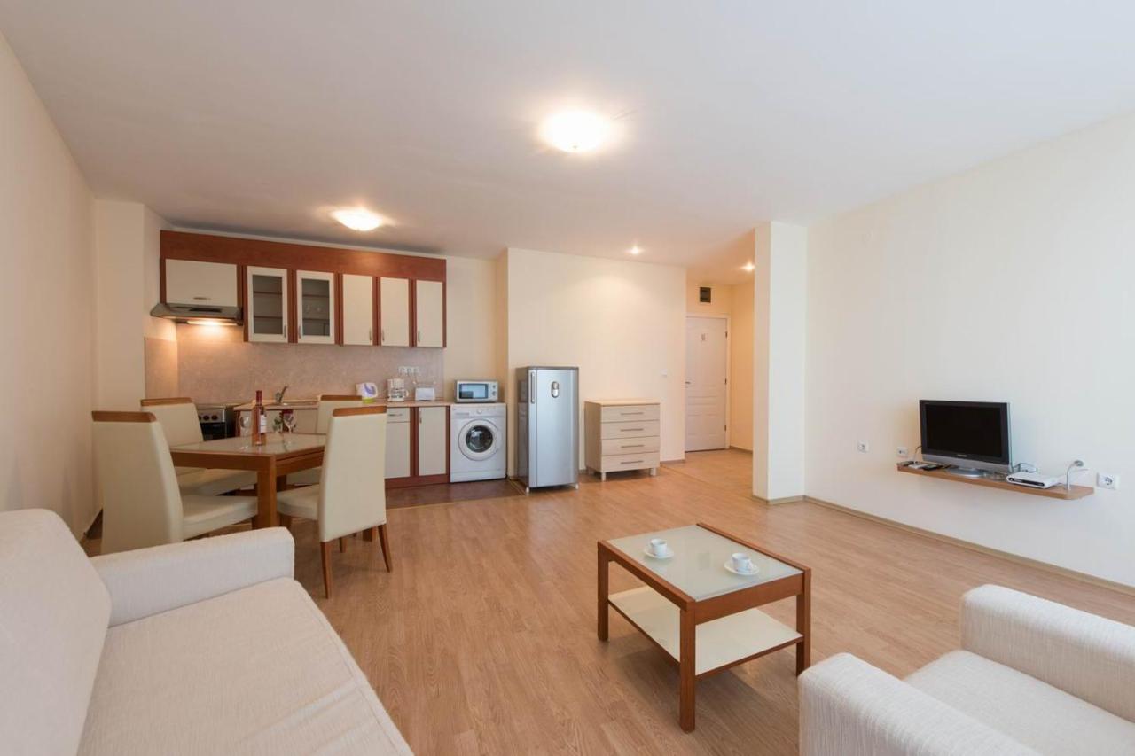 Gt Riviera Fort Beach Apartments Ravda Bagian luar foto