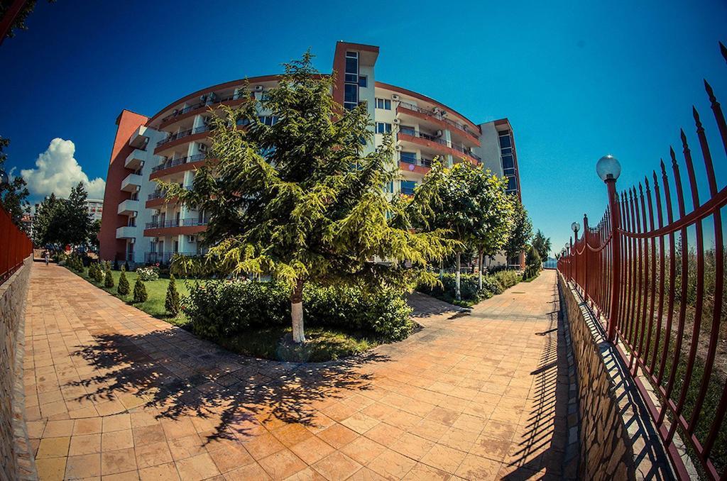 Gt Riviera Fort Beach Apartments Ravda Bagian luar foto